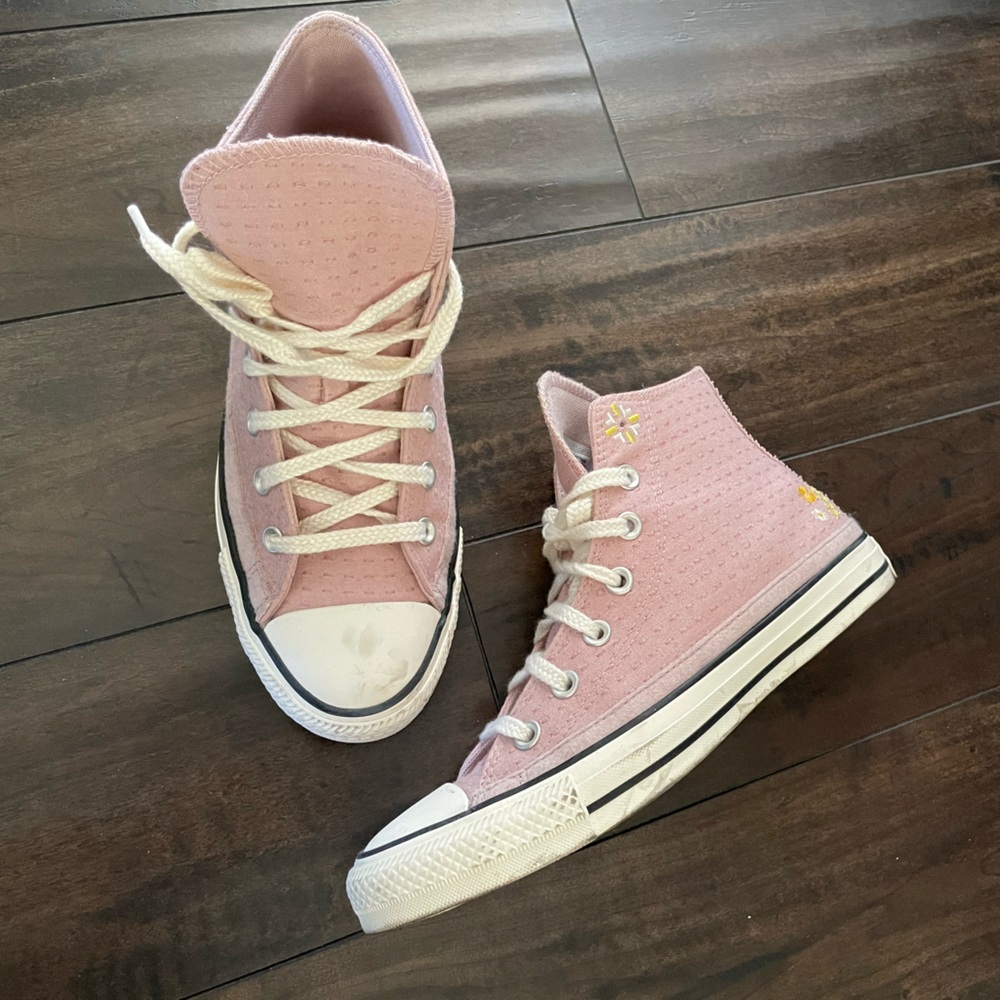 Hi top converse embroidered